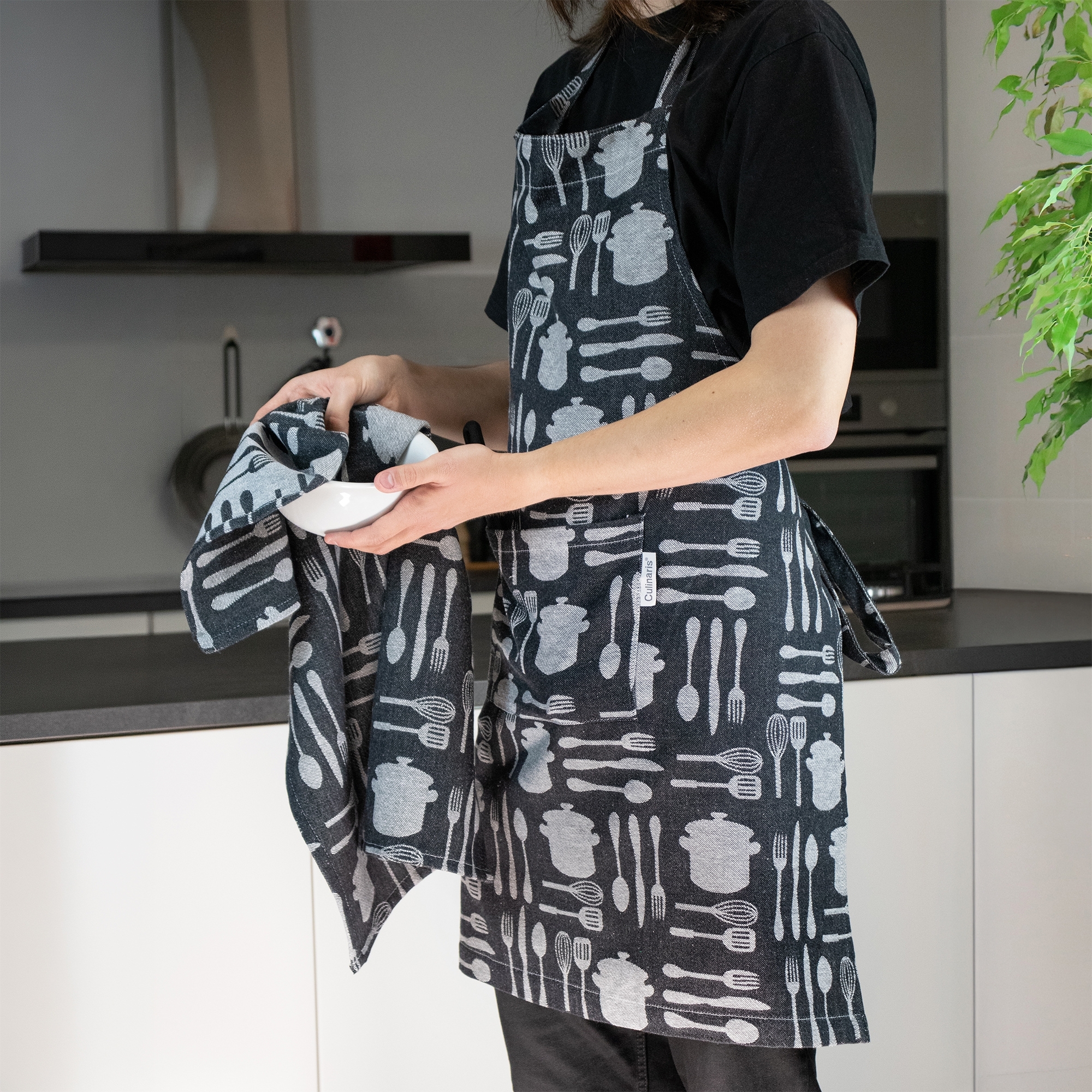 Apron - Black Cutlery | Culinaris